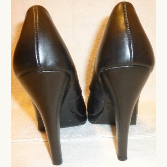 APT. 9 NWB 5.5 B BLACK VEGAN LEATHER KARSEN PLATFORM PUMP, 4.5 HEEL, .5 PLATFORM - Picture 4 of 4